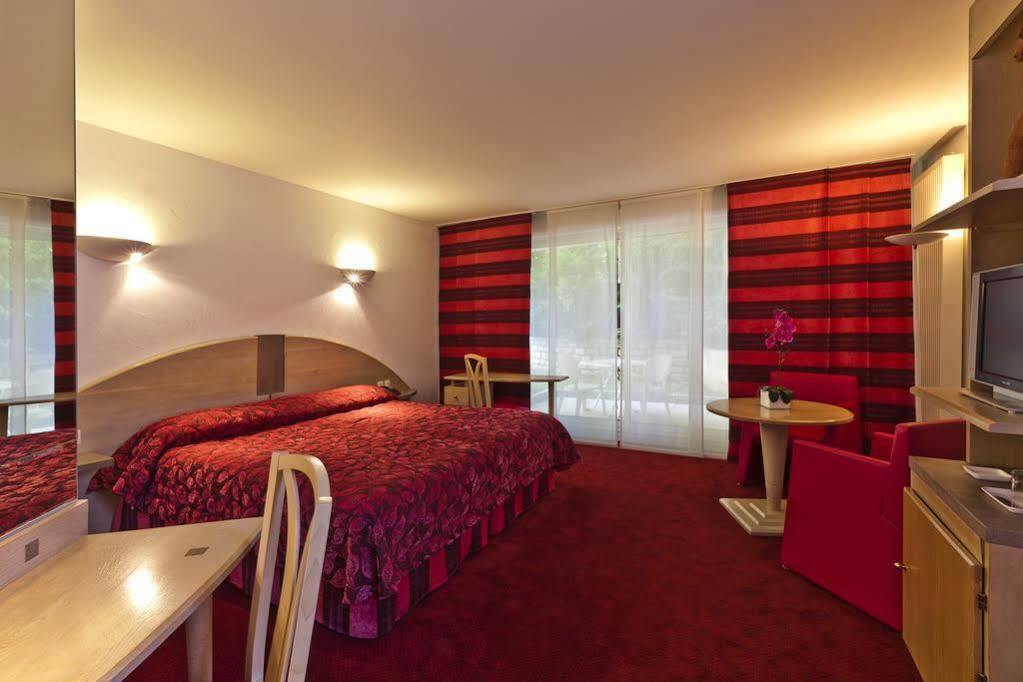 Logis Hotel Parenthese, Restaurant & Spa Chille Exterior photo